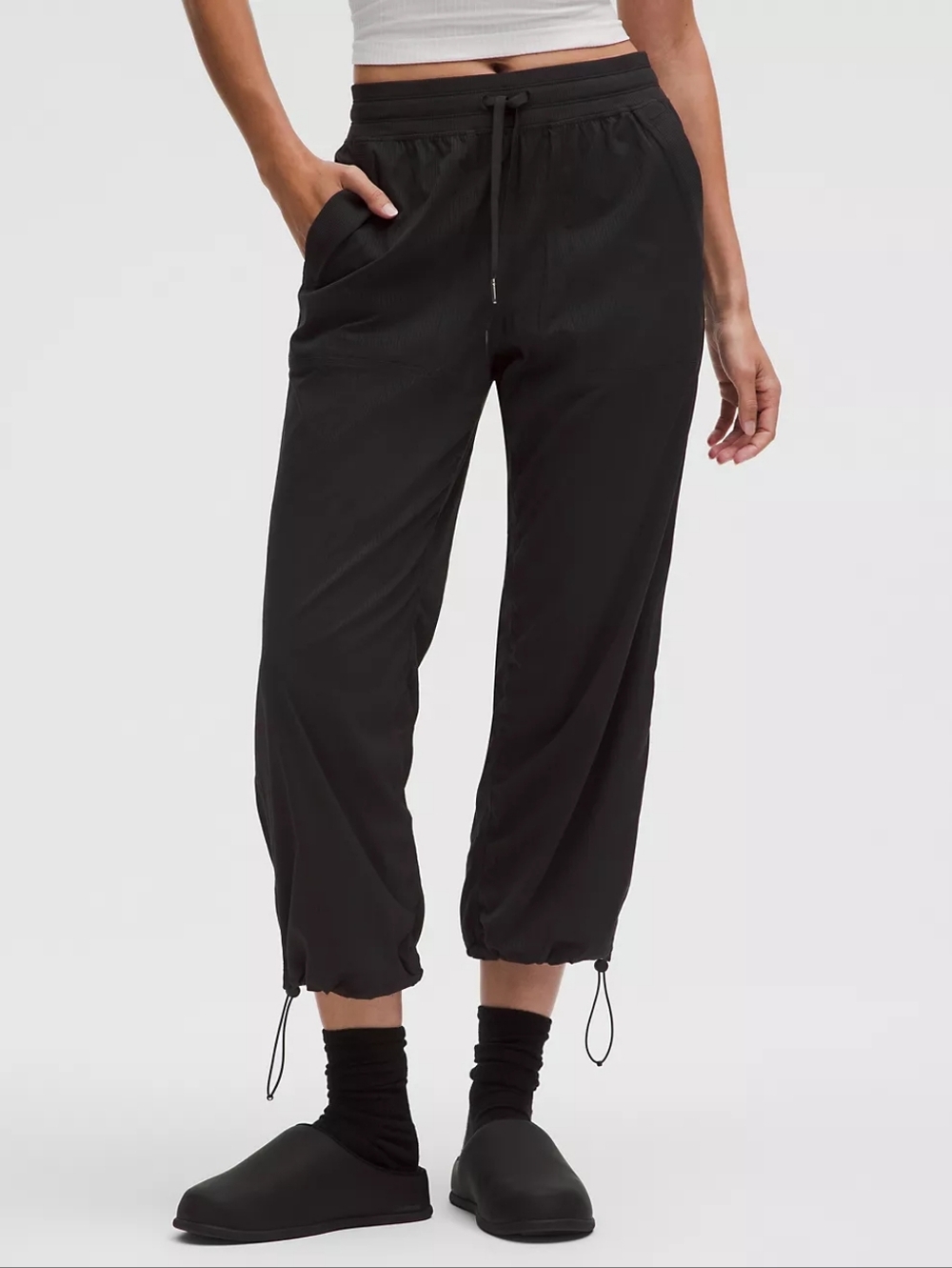 Dance Studio Relaxed-Fit Mid-Rise Cropped Pant